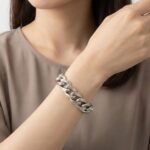 Zilveren armband met motief op schakel