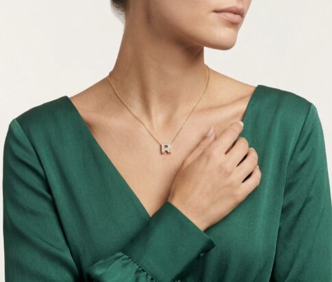 Gouden ketting met R zirkonia hanger