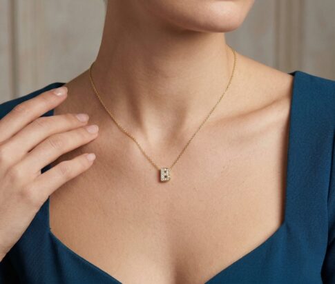 Gouden ketting met B zirkonia hanger