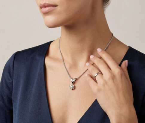 Wit gouden stervormige diamanten hanger