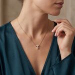 Gouden ketting met T zirkonia hanger