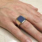 Gouden blauwe lagensteen cachet ring