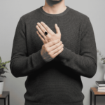 Geel gouden cachet ring met lagensteen