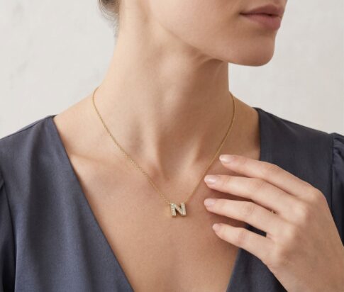 Gouden ketting met N zirkonia hanger