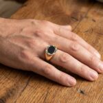 Gouden zegelring met onyx en diamanten