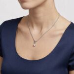 Wit gouden Christian hanger met diamant