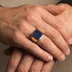 Gouden blauwe lagensteen cachet ring