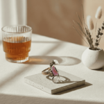 Zilveren ring met parelmoer en koraal