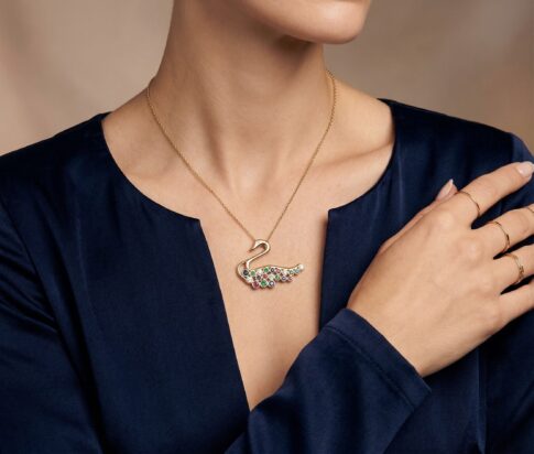 Gouden gekleurde zirkonia zwaan hanger