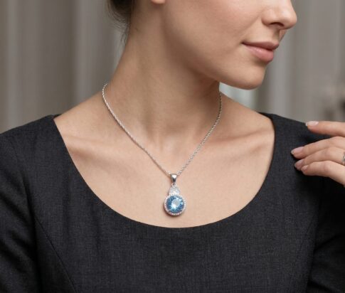 Zilveren zirkonia hanger met synthetische topaas