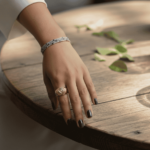 Geel en wit gouden cachet ring met diamant