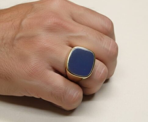 Gouden lagensteen cachet ring