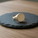 Wit gouden cachet ring