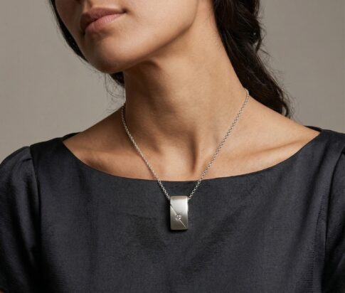 Wit gouden hanger met briljant