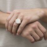 Wit gouden cachet ring