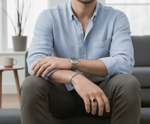 Gouden cachet ring met zwarte lagensteen