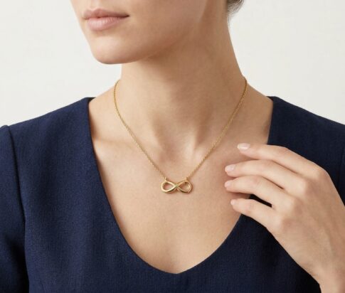 Gouden ketting en infinity hanger