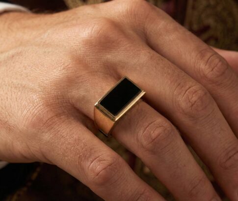 Geel gouden zegelring met onyx