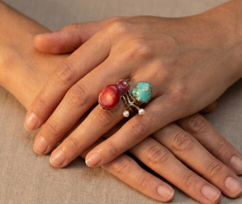 Zilveren ring met edelstenen