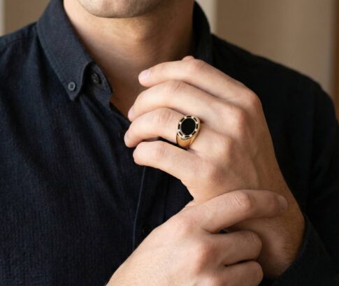 Gouden zegelring met onyx en diamanten