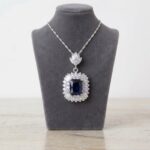 Zilveren zirkonia hanger met synthetische saffier