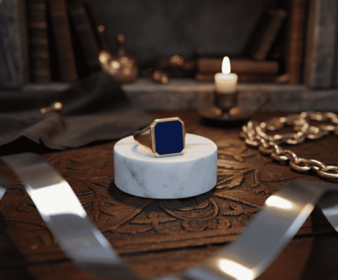 Gouden blauwe lagensteen cachet ring