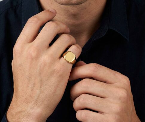 14 karaat massief gouden cachet ring