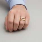 Gouden swinging diamant cachet ring