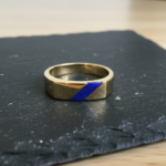 Gouden ring met lapis lazuli