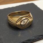 Geel en wit gouden cachet ring met diamant