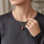 Gouden ketting met robijn hanger