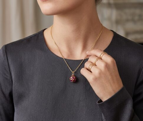 Gouden ketting met robijn hanger