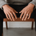 Gouden cachet ring met zirkonia