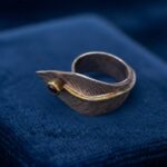 Zilveren blad ring met zwarte zirkonia