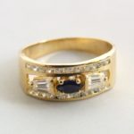 Gouden ring met saffier en zirkonia