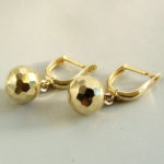 Gouden oorbellen met balletjes