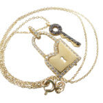 Gouden zirkonia sleutel met slot hanger