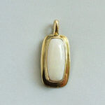 Gouden opaal hanger