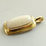 Gouden opaal hanger
