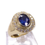 Gouden ring met saffier en diamanten