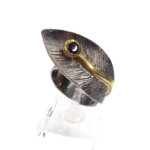 Zilveren blad ring met zwarte zirkonia