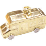 Gouden caravanauto hanger