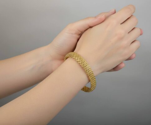 Christian goud geweven armband