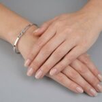 Christian wit gouden slavenarmband