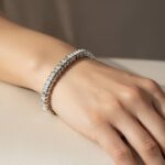 Christian wit gouden armband met diamanten