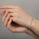 14 karaat Christian wit gouden armband