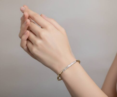 Goud Christian slavenarmband met diamanten