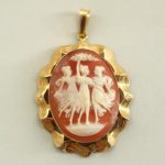 Gouden hanger met camee
