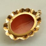 Gouden hanger met camee