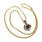 Gouden collier met saffier hanger